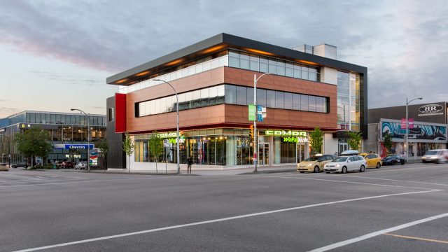 comor-sports-retail-design-2-scaled